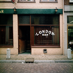 846373 Gezicht op de London Bar (Jacobijnenstraat 6) te Utrecht.
